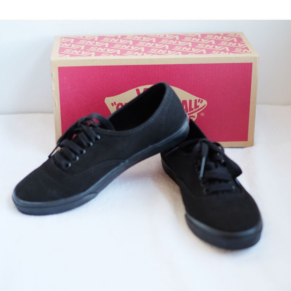 Vans Authentic Shoe - black, women's size 5 / Men's size 3.5